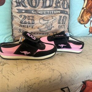 Vintage kangaROOS Pink and Black Sneakers